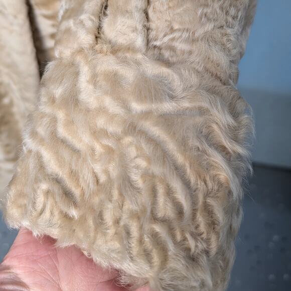 Vintage Lamb Shearling Coat in Sand – Minimalist A-Line Silhouette - Picture 7 of 14